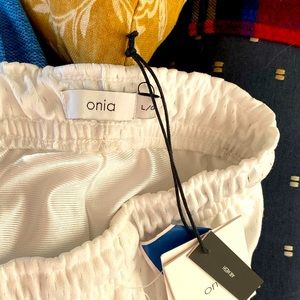 😎😎Men’s Onia white mesh shorts. NWT. Size L